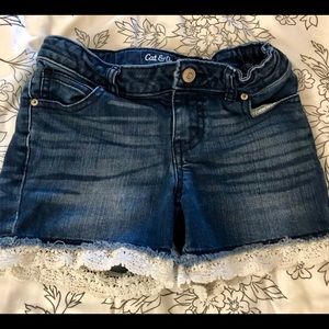 Little Girls denim shorts with ruffle
